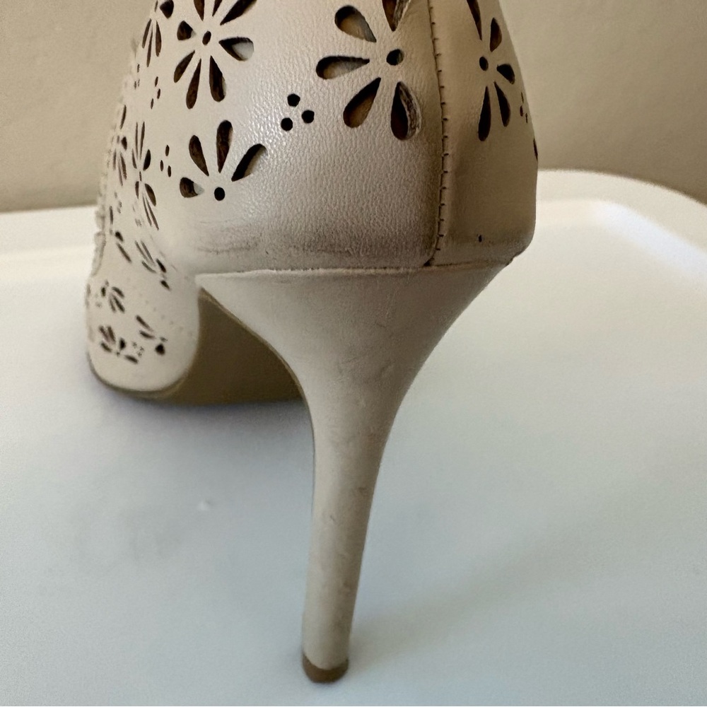 LC Lauren Conrad Confetti Ivory flower laser cut out stiletto heels size 6 - Picture 8 of 16